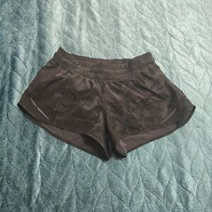 LULULEMON Hotty Hot Short 2.5 Size 6